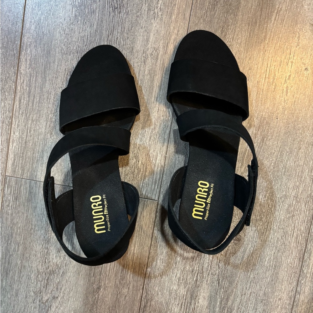 Munro Lucia Heels (Black Nubuck)